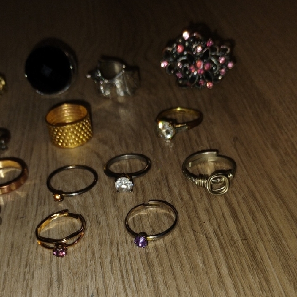 23pc Gold and Silver Women's Ring Lot - Picture 4 of 5